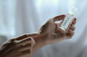 Light-touch-of-Tantra-massage